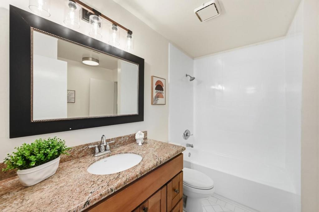 490 Auburn Way 15 Property Photo 12