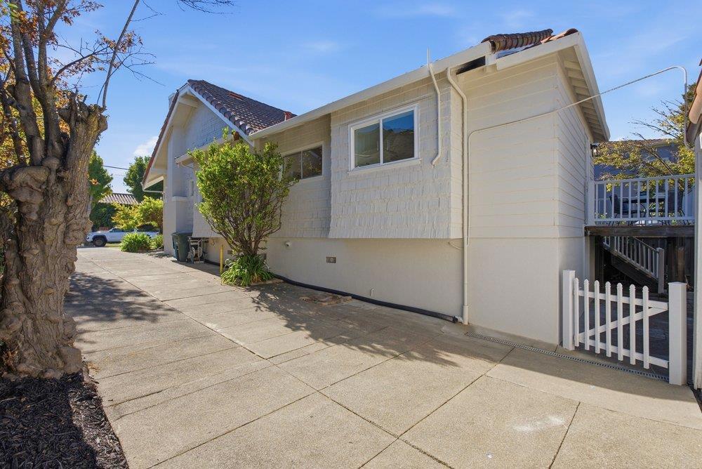732 Farringdon Lane Property Photo 27