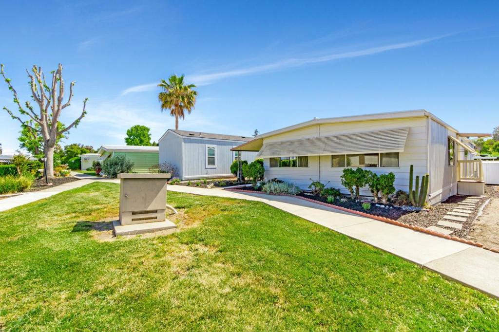 2097 Dalis Garden Drive 79 Property Photo 4