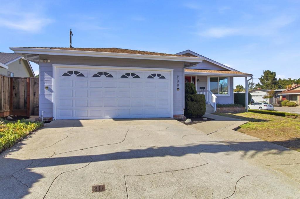 200 Fernwood Drive Property Photo 3