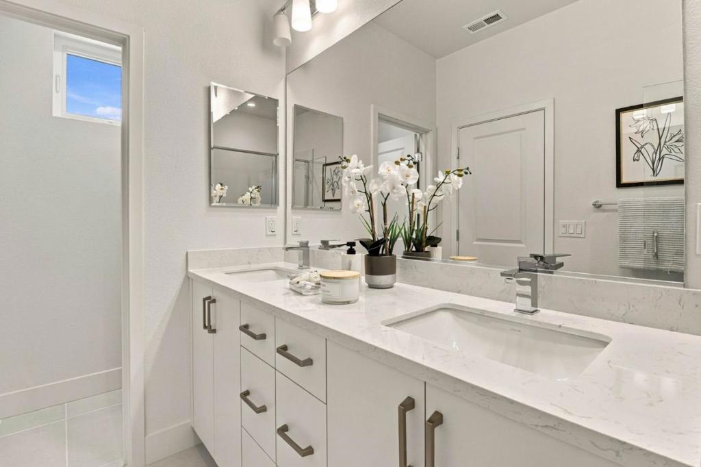 1105 Juana Court Property Photo 16