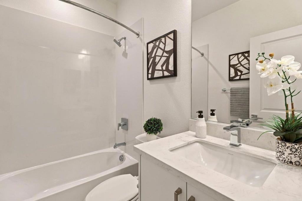 1105 Juana Court Property Photo 17
