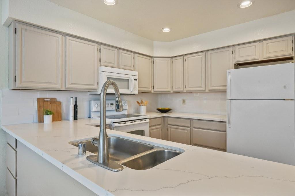 735 E Homestead Road Property Photo 4
