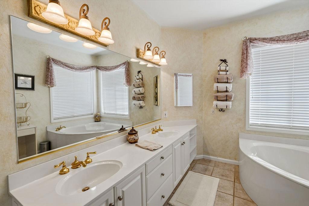 13814 Lake Wildwood Drive Property Photo 21