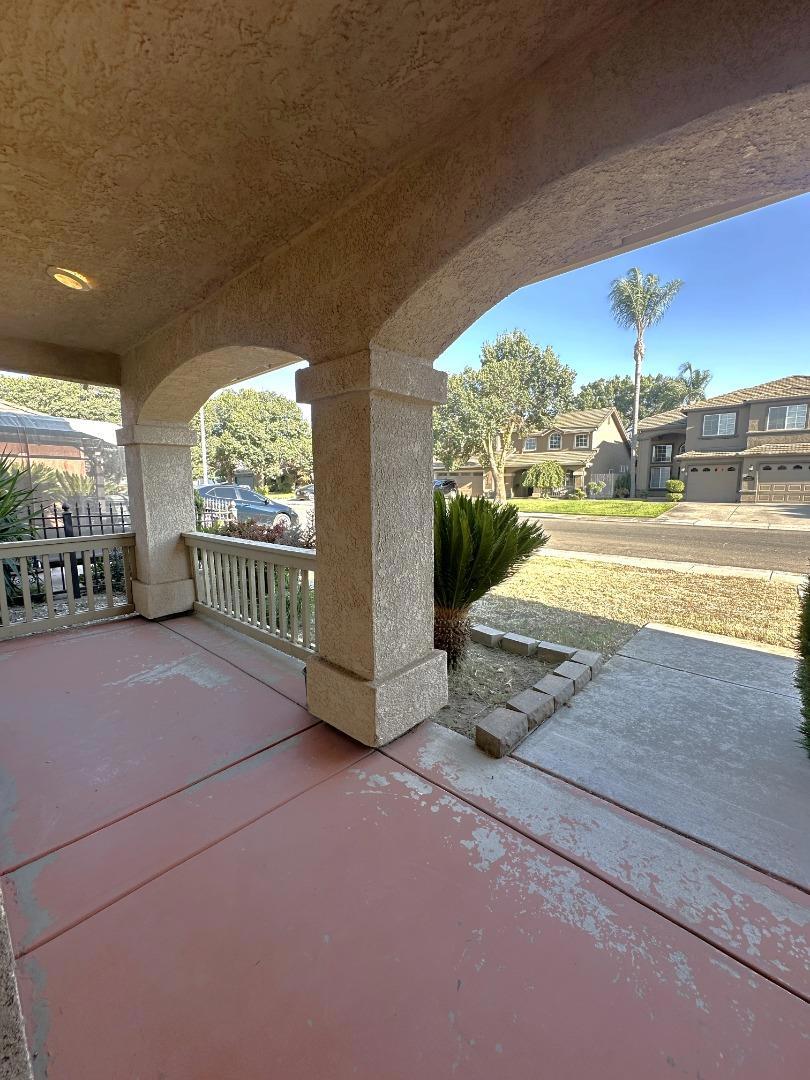 2613 Medinah Court Property Photo 4