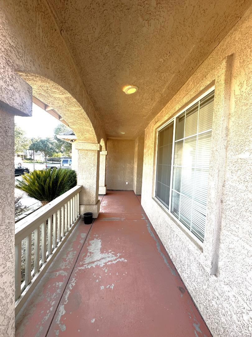 2613 Medinah Court Property Photo 5