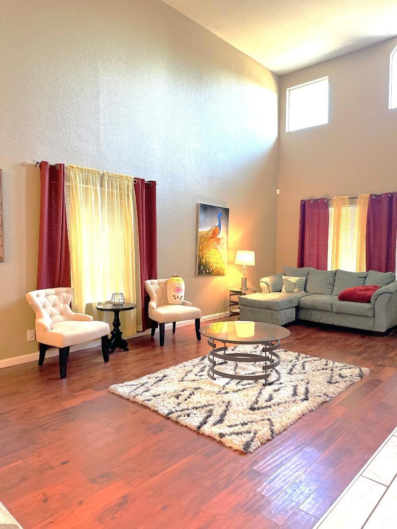 2613 Medinah Court Property Photo 7