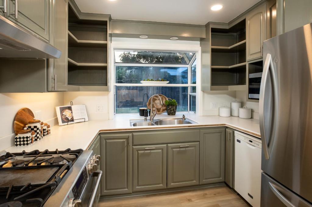 4072 Sutherland Drive Property Photo 10