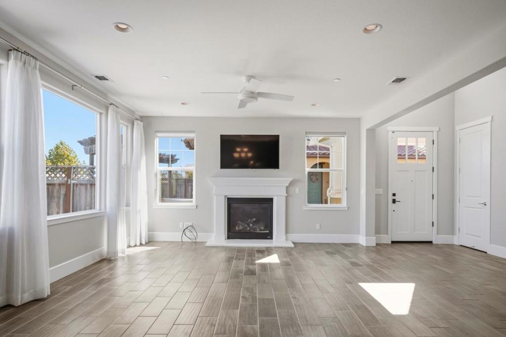 18551 Mcclellan Circle Property Photo 8