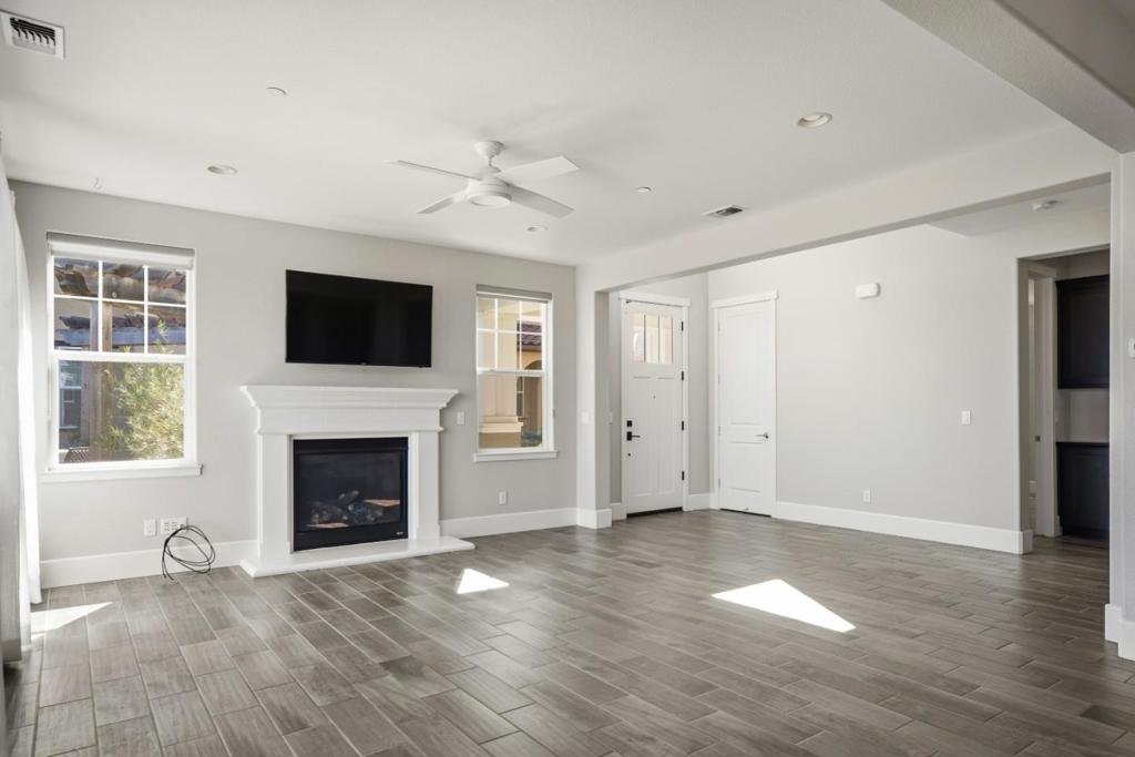 18551 Mcclellan Circle Property Photo 9