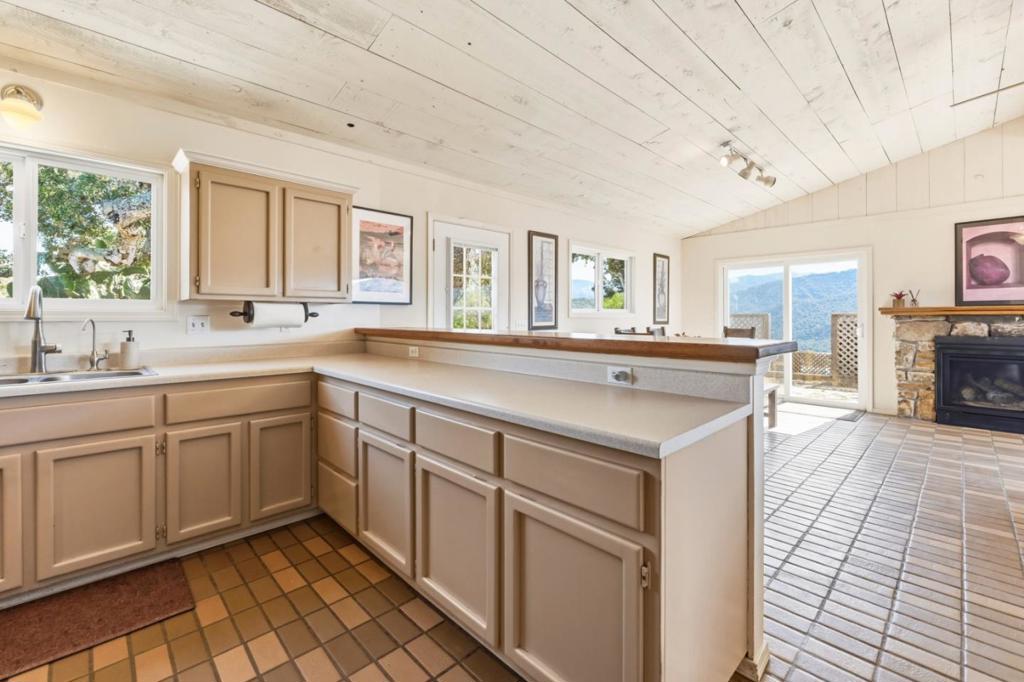 145 E Carmel Valley Road Property Photo 40