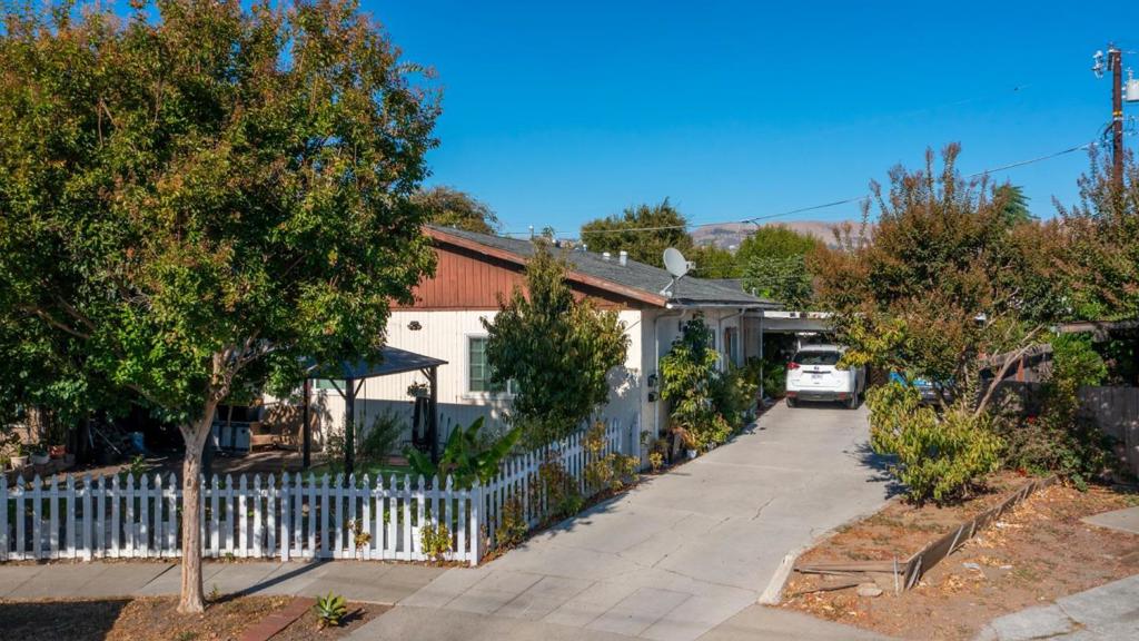 Soni Court Property Photo 28
