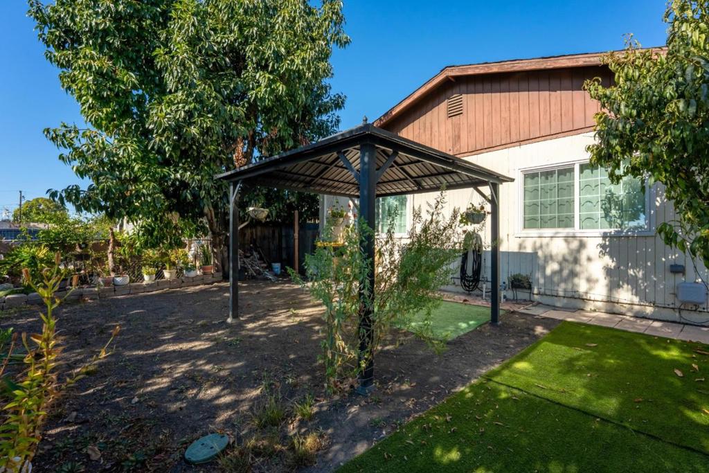 Soni Court Property Photo 30