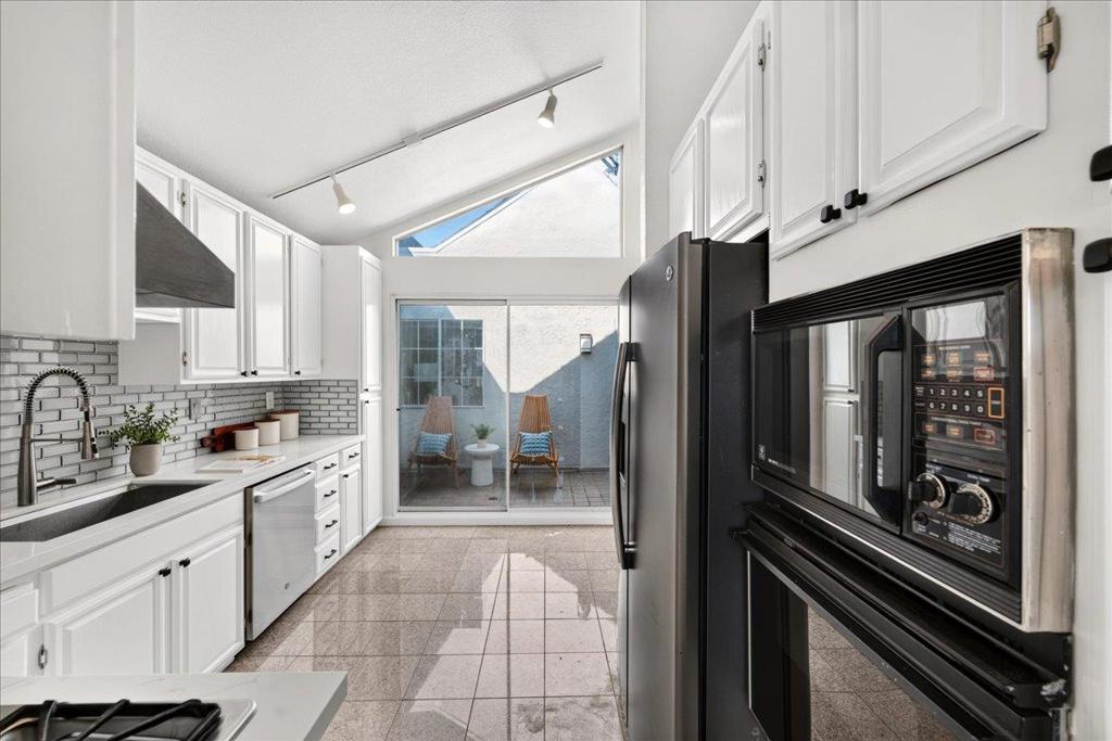 554 Castle Street Property Photo 13