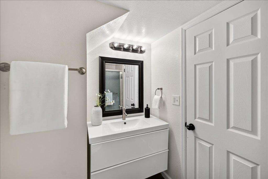 554 Castle Street Property Photo 27
