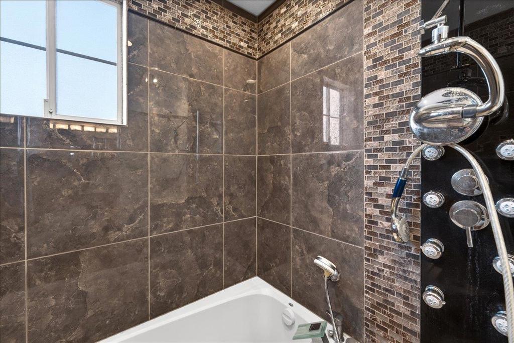 554 Castle Street Property Photo 37