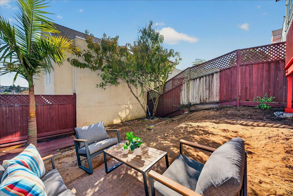 554 Castle Street Property Photo 40