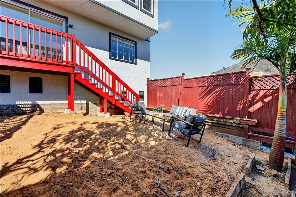 554 Castle Street Property Photo 41