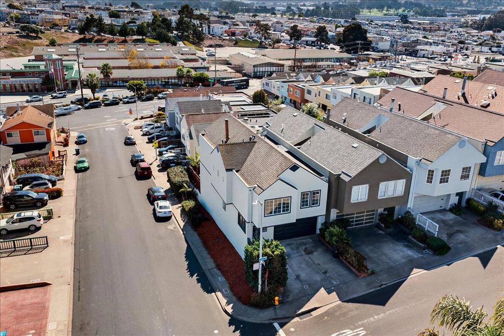 554 Castle Street Property Photo 45