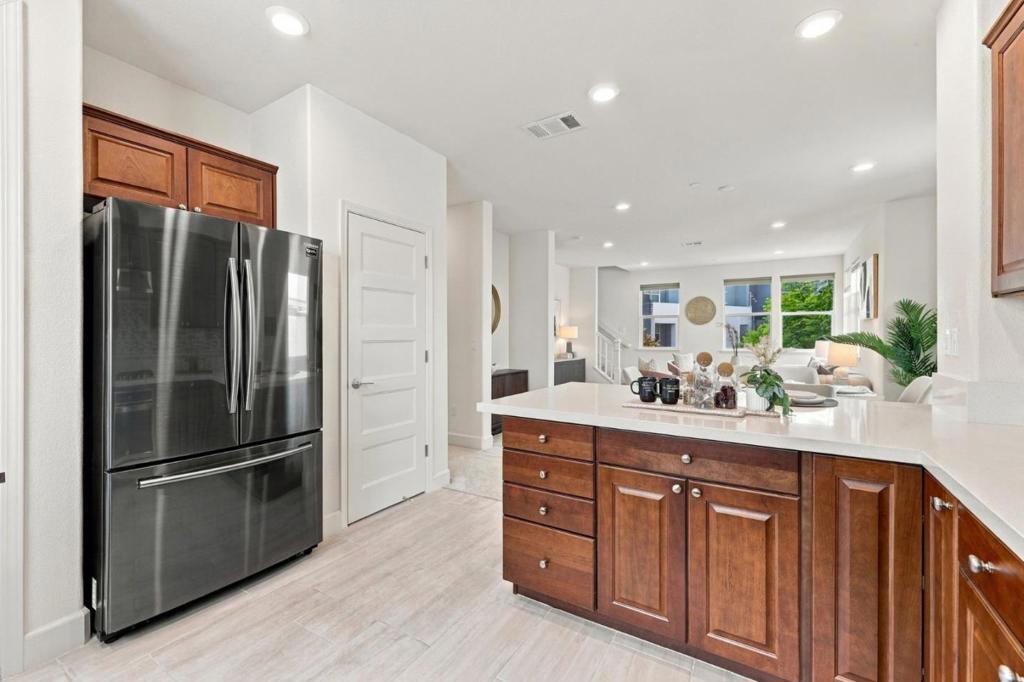 553 Clover Circle Property Photo 10