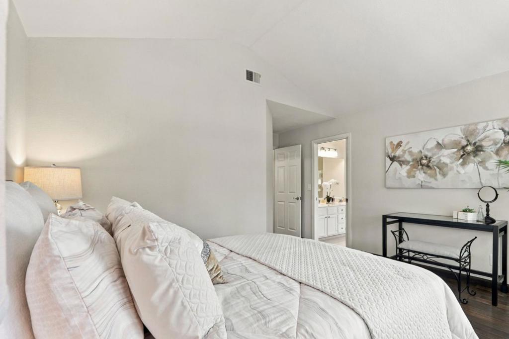 432 Bella Corte Property Photo 24