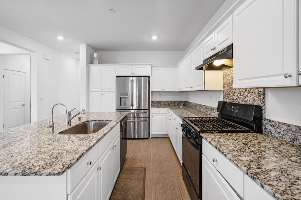 3002 Minaret Way Property Photo 6
