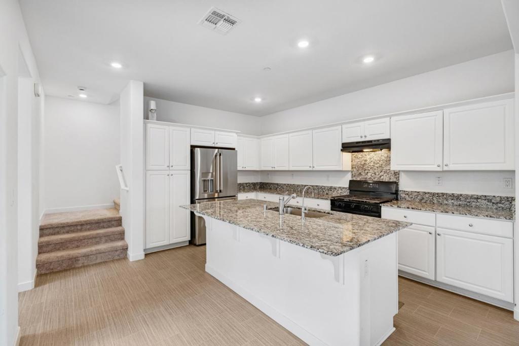 3002 Minaret Way Property Photo 7