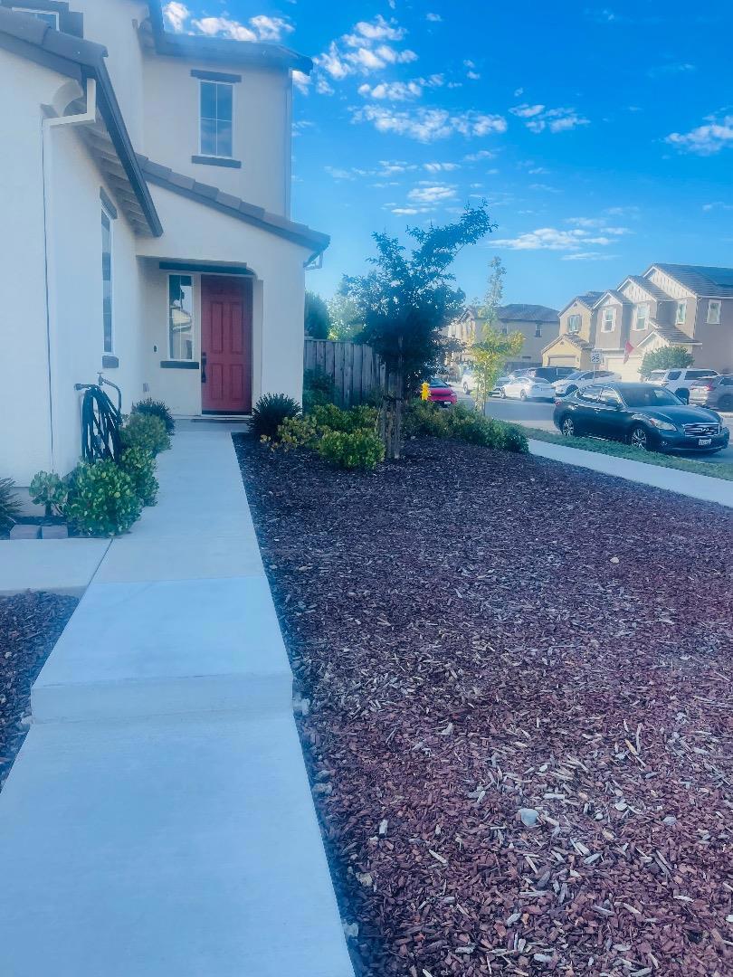 665 Tanoak Court Property Photo 1
