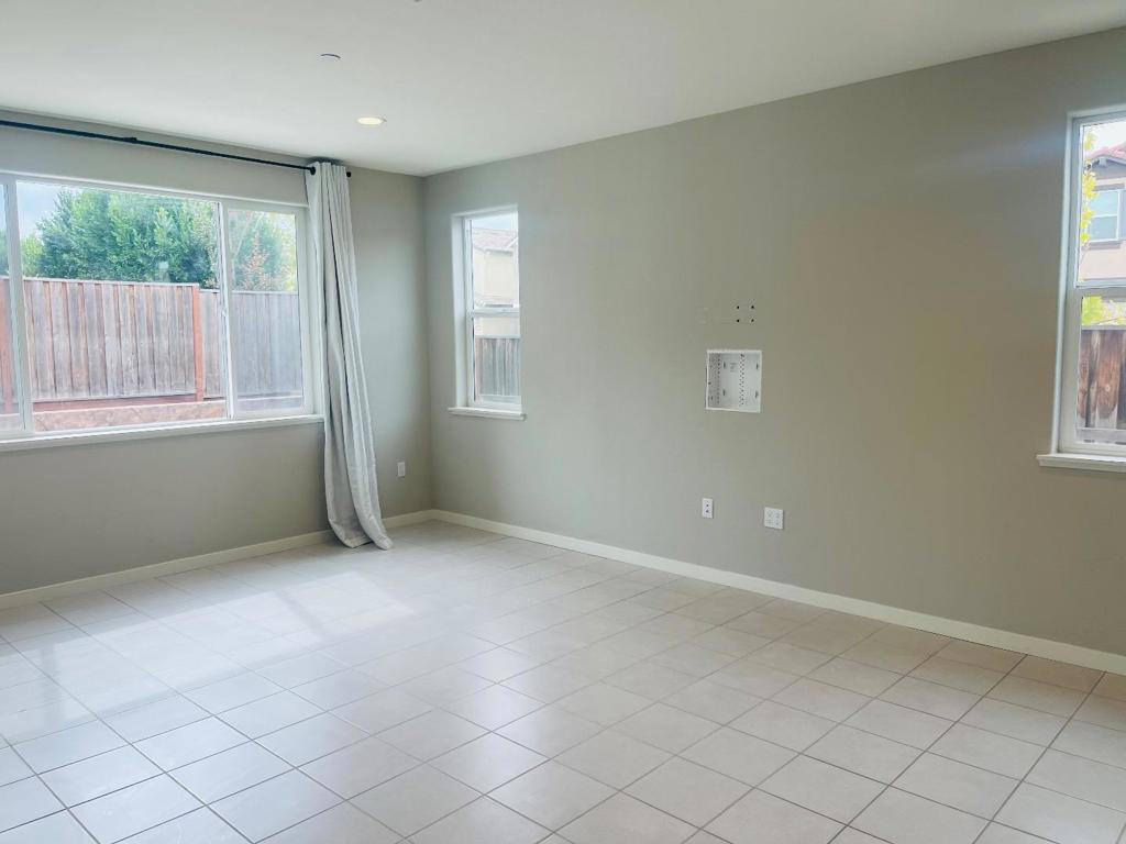 665 Tanoak Court Property Photo 3