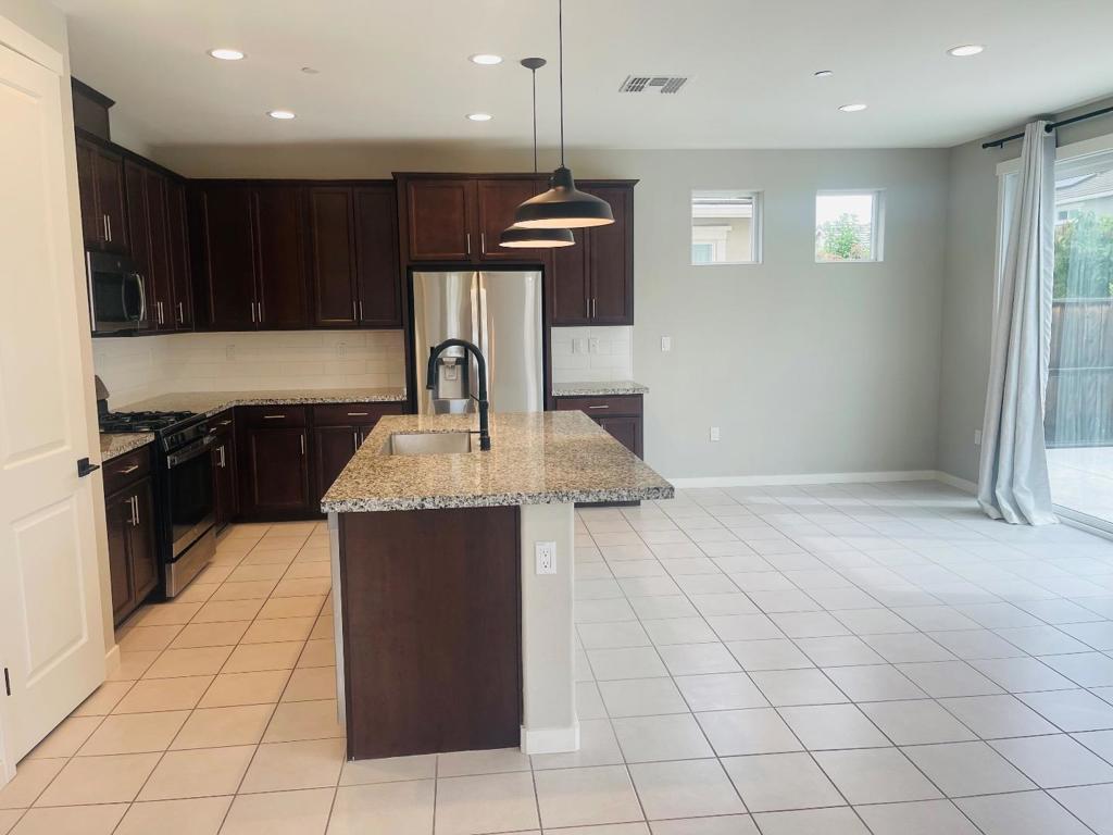 665 Tanoak Court Property Photo 7