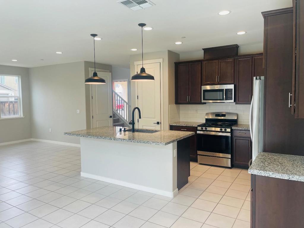 665 Tanoak Court Property Photo 9