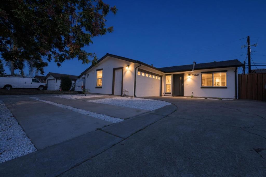 1960 Story Road Property Photo 1