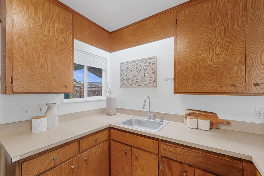 910 Golden Gate Ave Avenue Property Photo 10