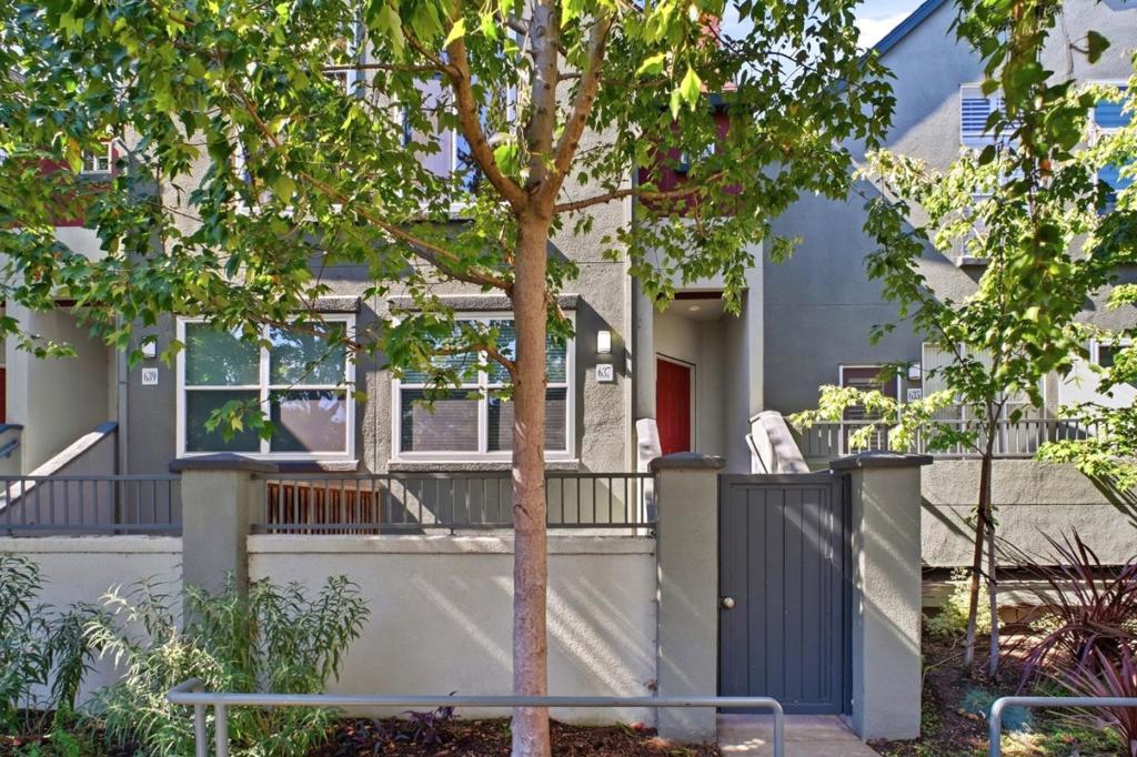 637 Atherton Place 403 Property Photo 2