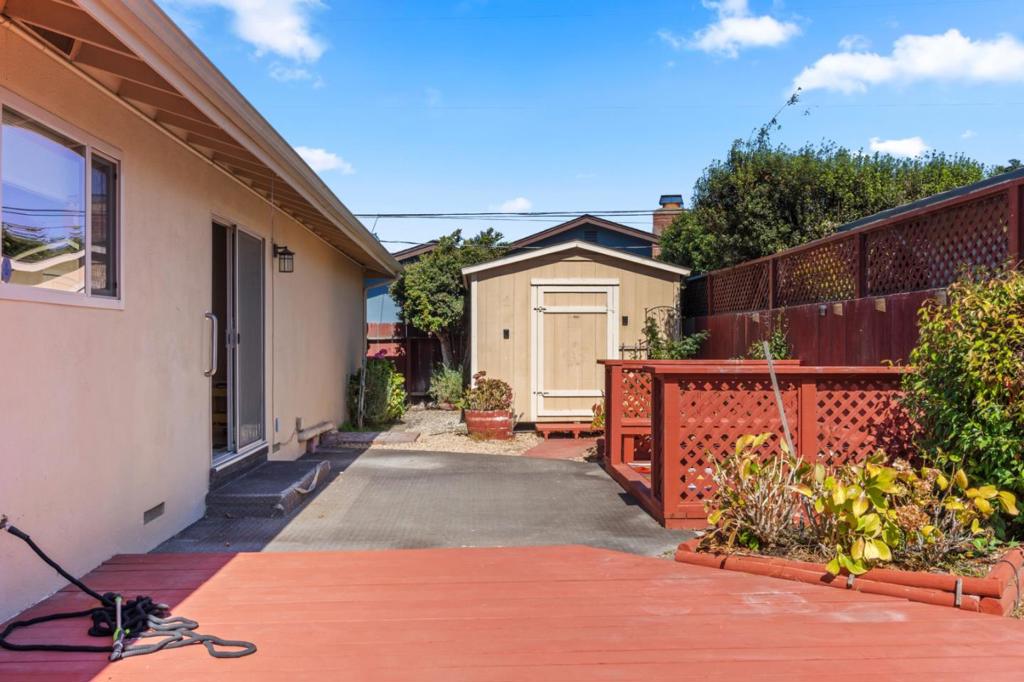 1069 University Avenue Property Photo 10