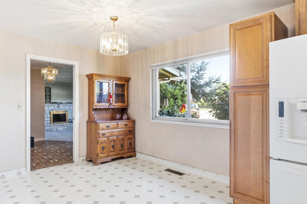 1069 University Avenue Property Photo 11