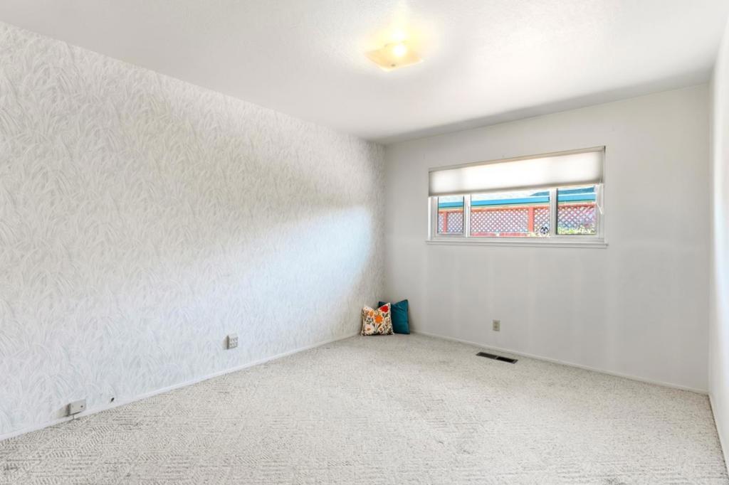1069 University Avenue Property Photo 12