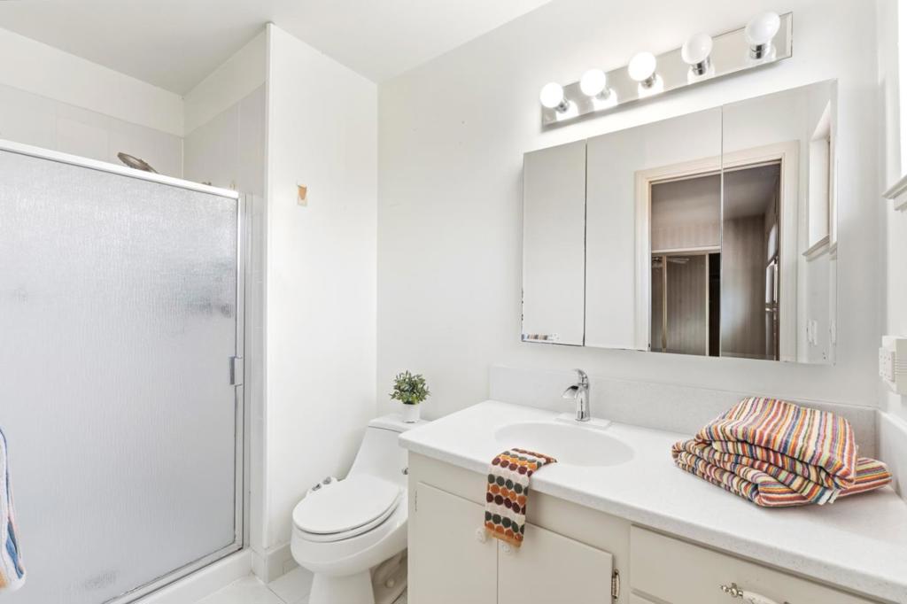 1069 University Avenue Property Photo 18