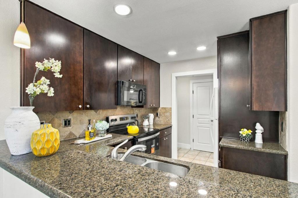 2380 Homestead Road 1103 Property Photo 6