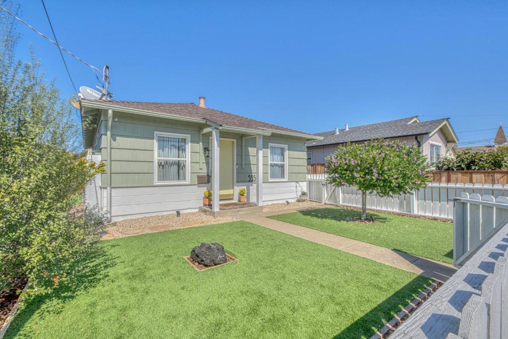 555 Elm Avenue Property Photo 1