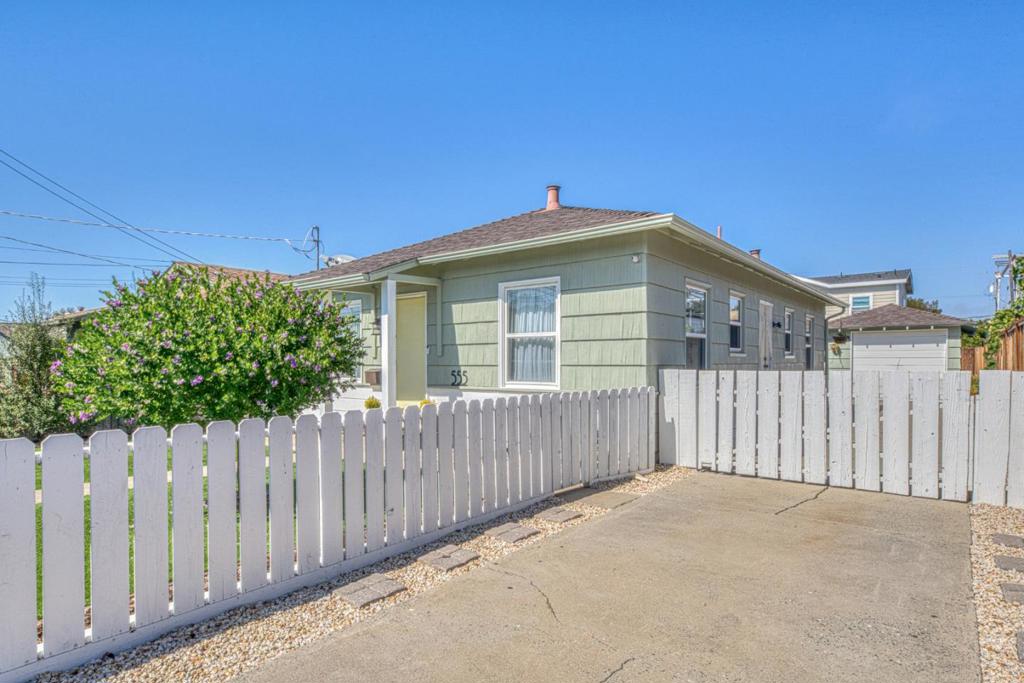 555 Elm Avenue Property Photo 3