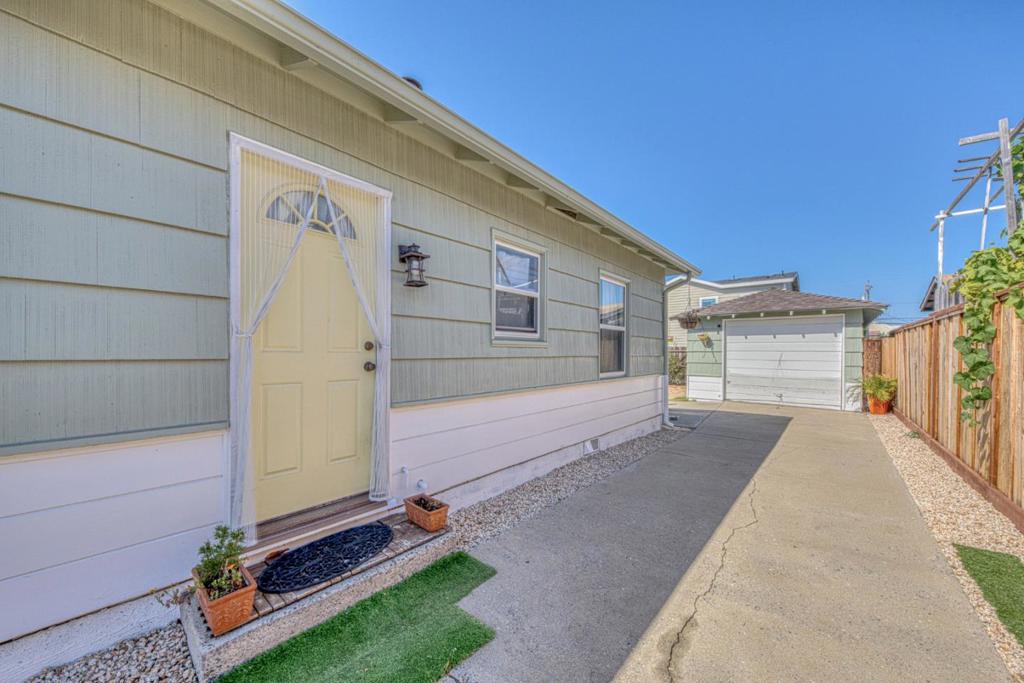 555 Elm Avenue Property Photo 23