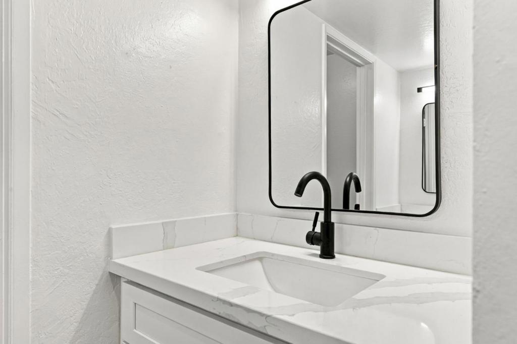 5101 Admiralty Lane Property Photo 27
