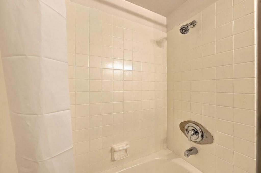 5101 Admiralty Lane Property Photo 31