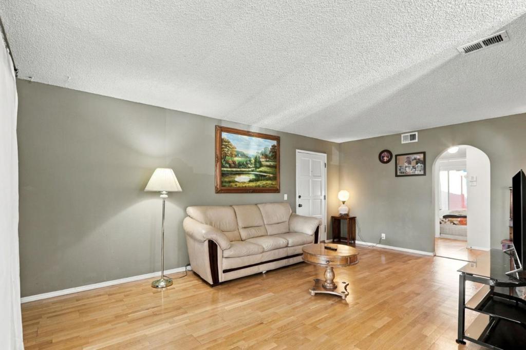 1035 Alta Mira Drive A Property Photo 8