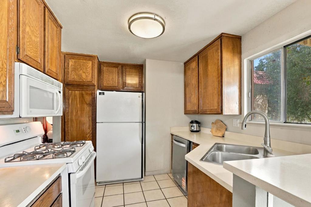 1035 Alta Mira Drive A Property Photo 10