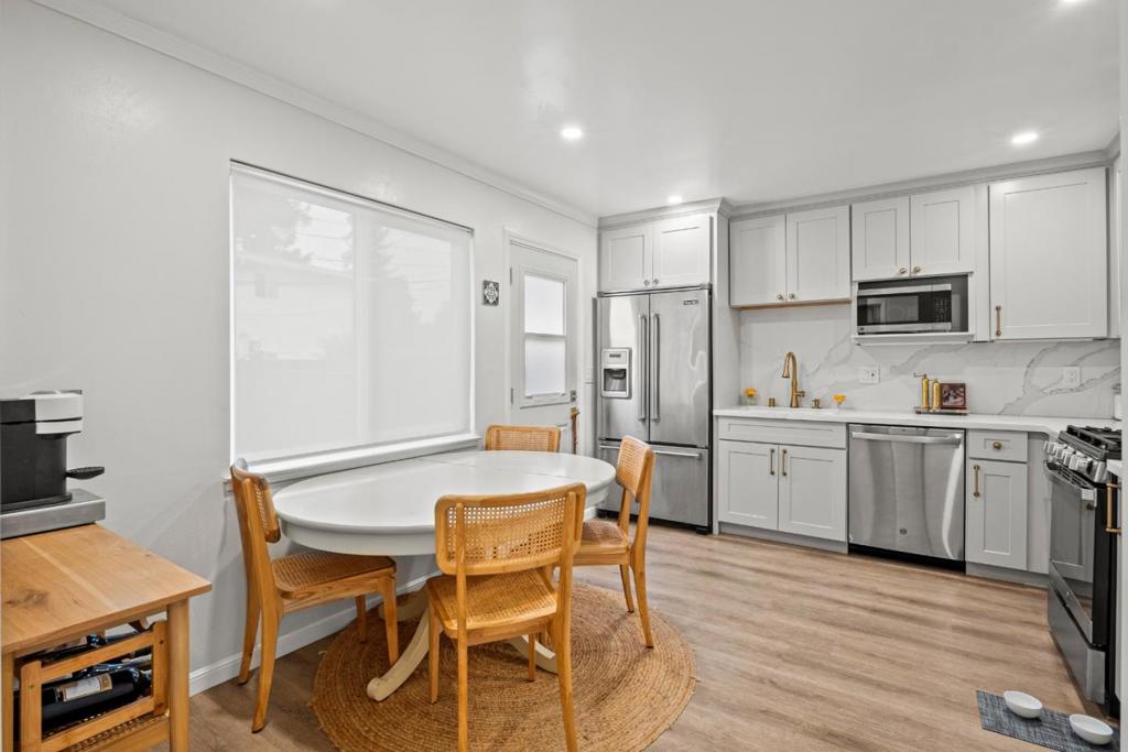 15551557 Ebener Street 1555 Property Photo 5