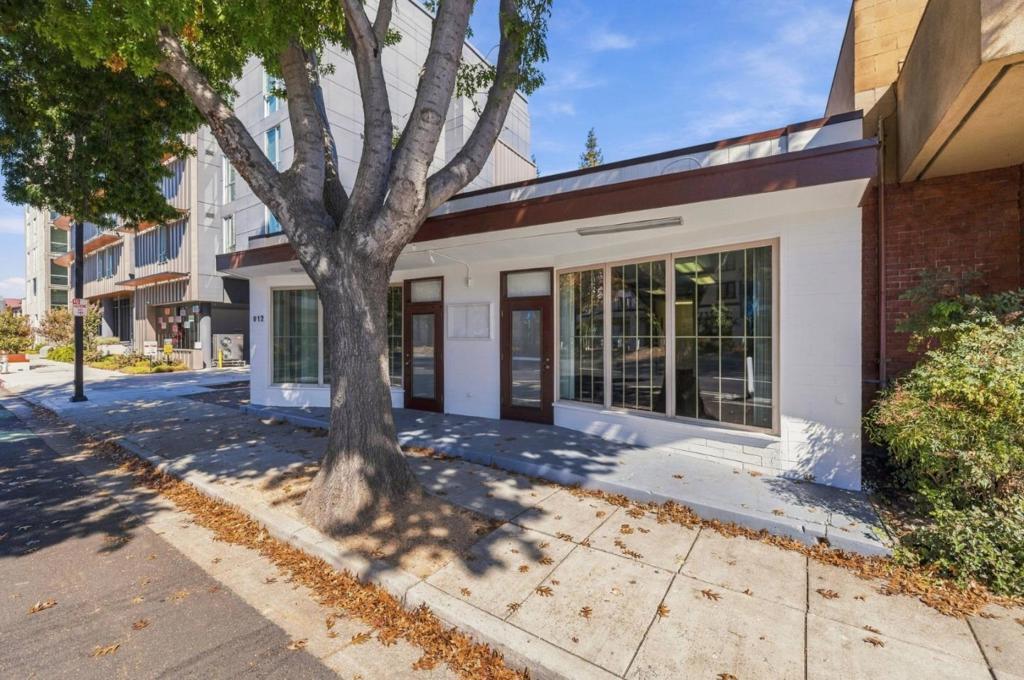 920 W El Camino Real Property Photo 3