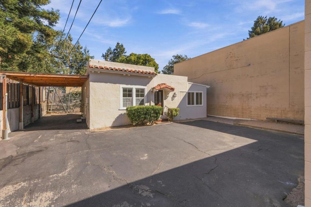 920 W El Camino Real Property Photo 18