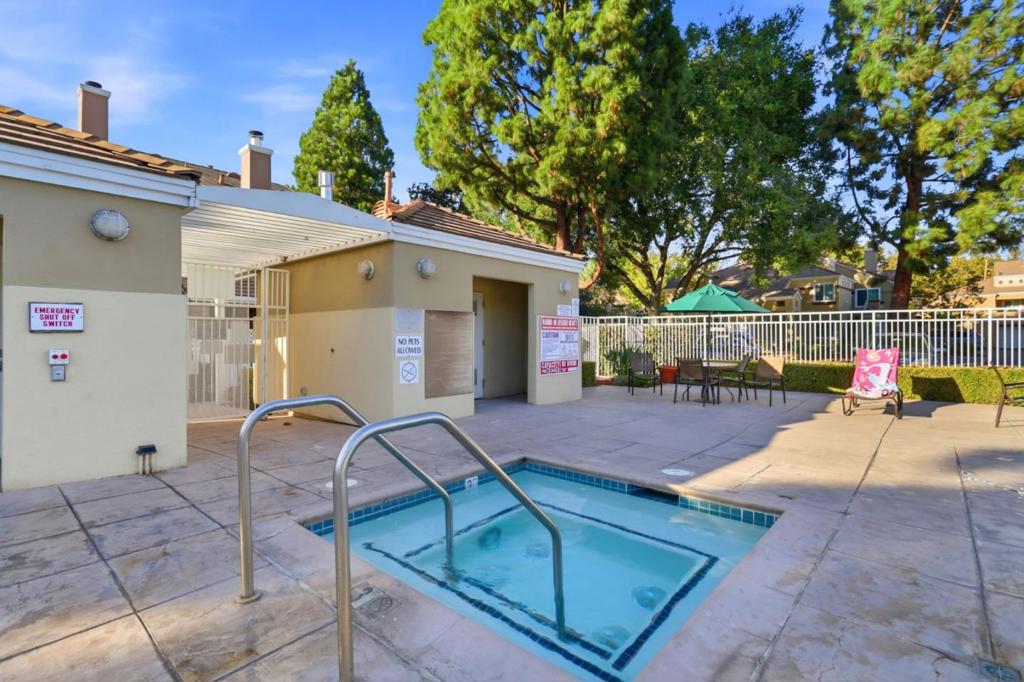 6953 Rodling Drive D Property Photo 26